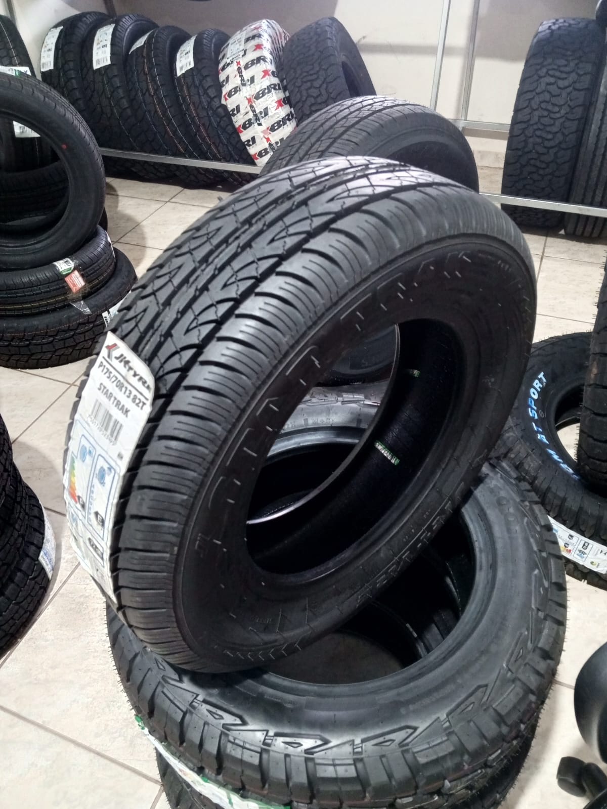 Pneu 175/70R13 JK